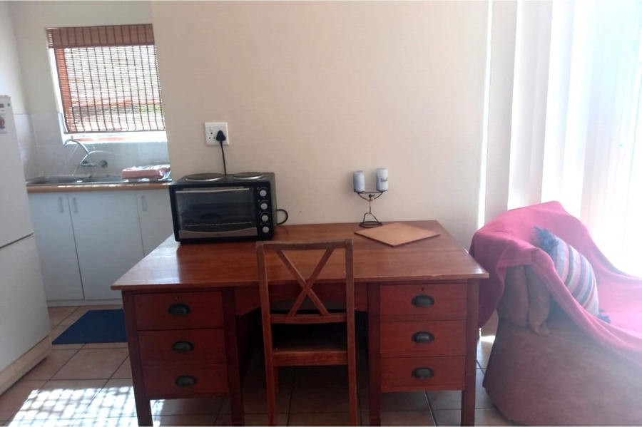 To Let 1 Bedroom Property for Rent in Middedorp Western Cape
